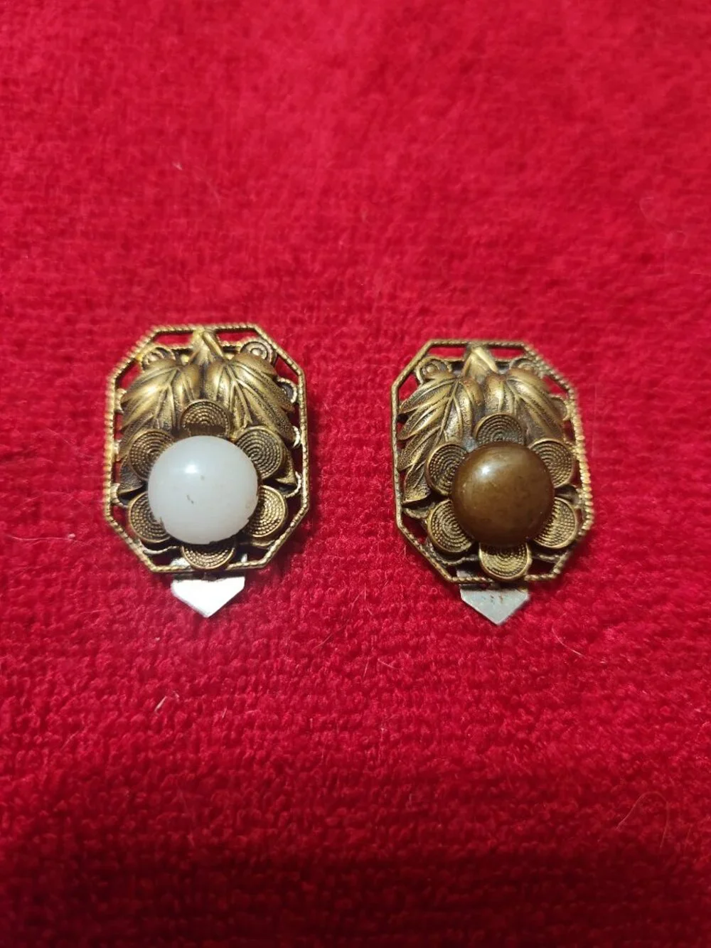 Lot of 20 Antique/Vintage Items Trifari, ART, Monet, Avon, Karen Lynne - Picture 15 of 16